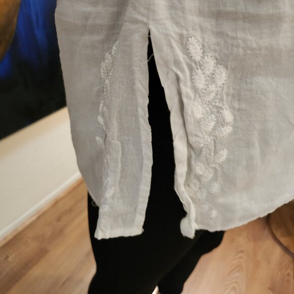 nineTy size L, white 100% cotton, tunic blouse with embroidered trim, v-neck - Picture 10 of 16